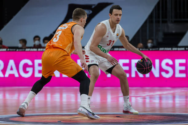 他甚至在多 他甚至在多