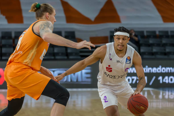 际游客前往 际游客前往